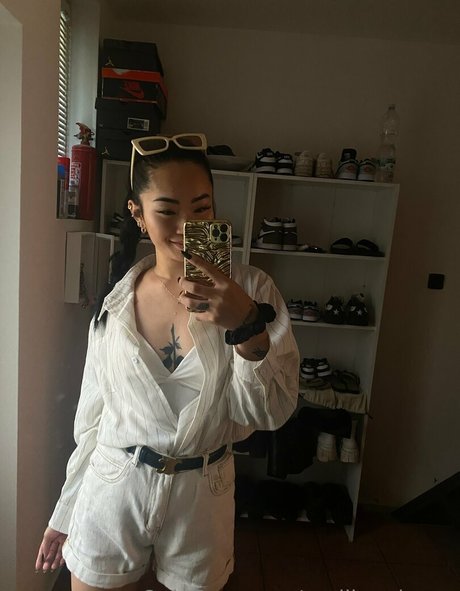 asianiina model beautiful pics