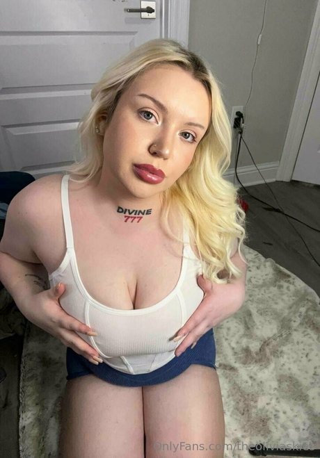 karmaalexis sexy actress pics