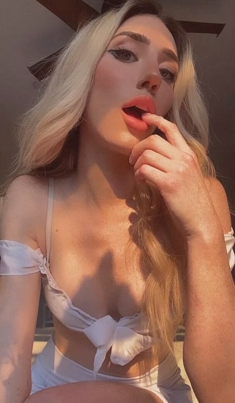 Skyler Grey star pretty image