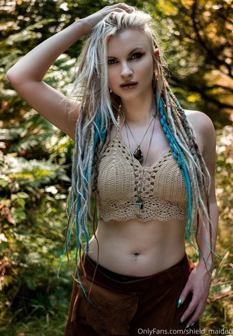 Ruby True sex model picture