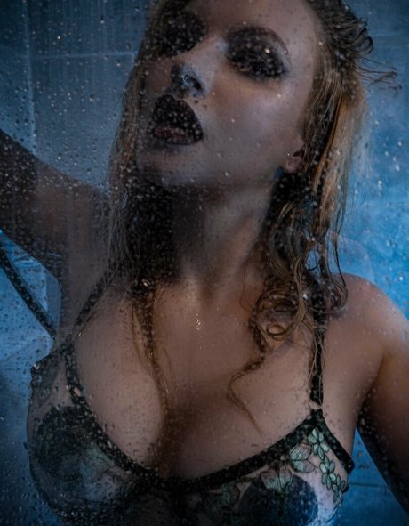 Ruby True model photos