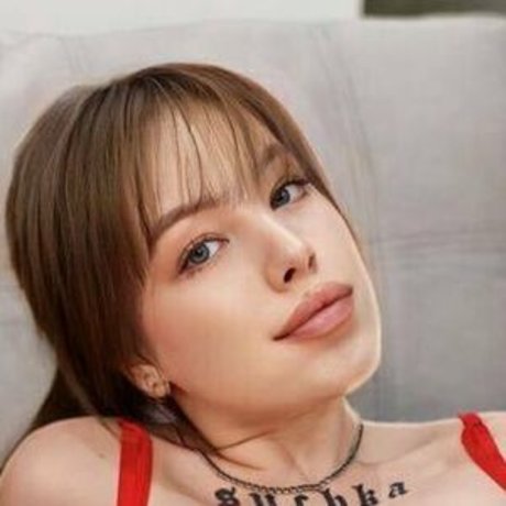 evilyn elfie model art galleries