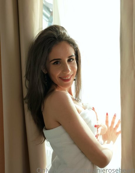 melanieroseheart beautiful actress gallery