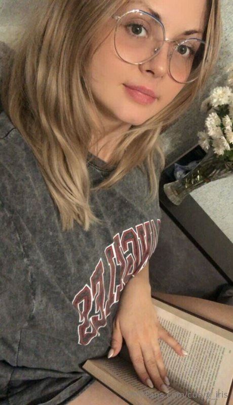 curvy iris pornstar art photos