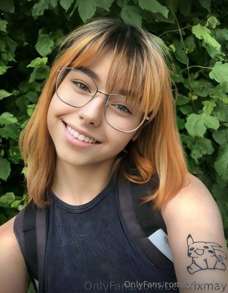 curvy iris adult model photos