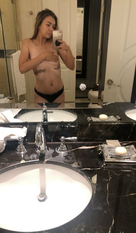 lexidoesntlikeyou model exclusive galleries