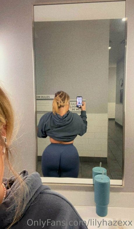 lilyhazexx pornographic actress pic