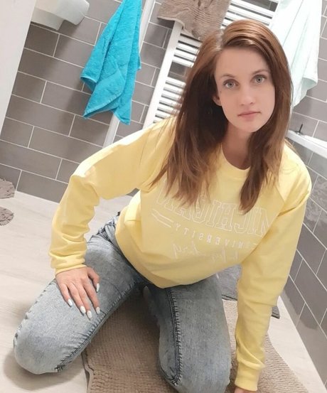 BunnyZuz sexy actress photo