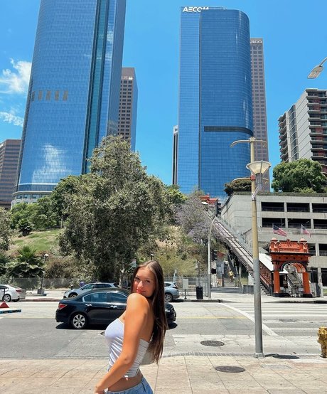 Elyssa Williams star naked picture