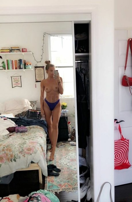 Sarah Jolz star nude photo