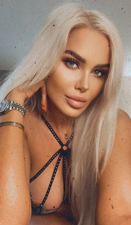 Elisa Bethann art actress photos