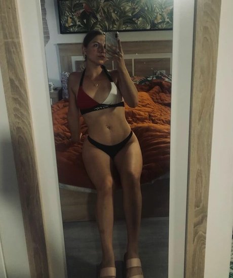 Lia Swan star top picture