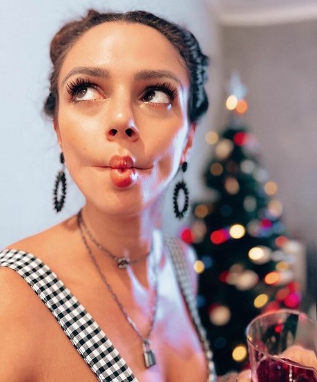 Thaieny Kenis exclusive pornstar pics