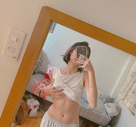 Kanojowa uwu model high quality images