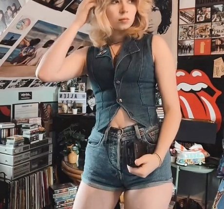 Issy Allen nude actress galleries