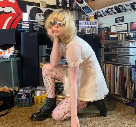 Issy Allen exclusive star photo