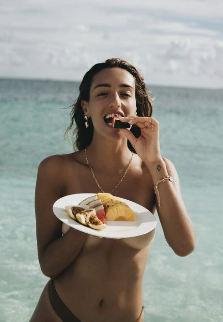 Kenza Sadoun El Glaoui sexy actress pic