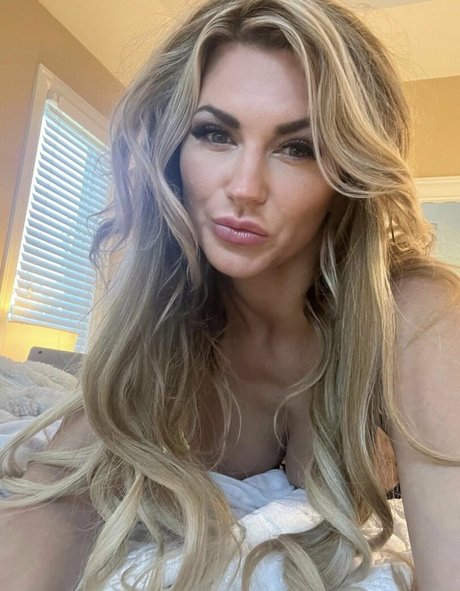 Melania Mercer star art archive