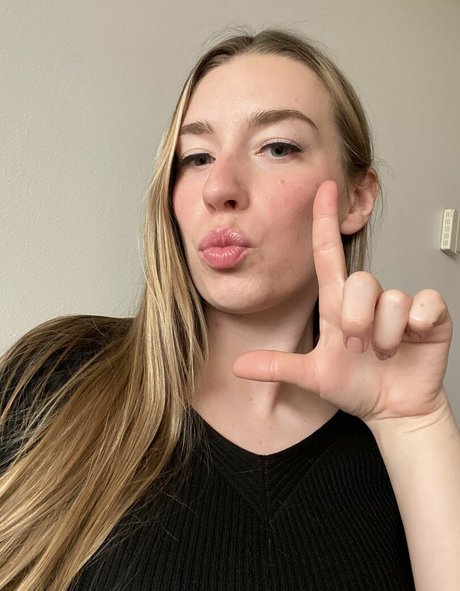 Goddess Ally Etana sex model pics