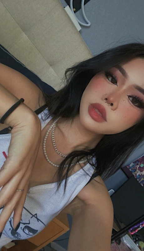 Vy Tran hd pornstar photo