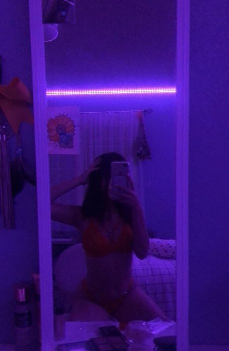 Vy Tran nudes model img