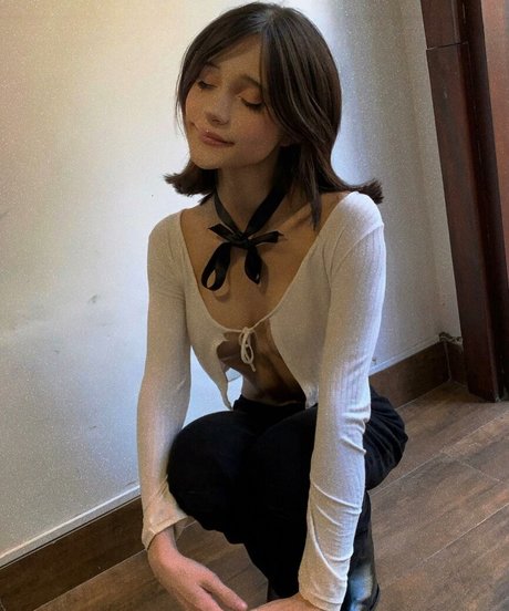 Maxima Sahar xxx model picture