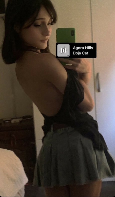 Maxima Sahar sexy star pics