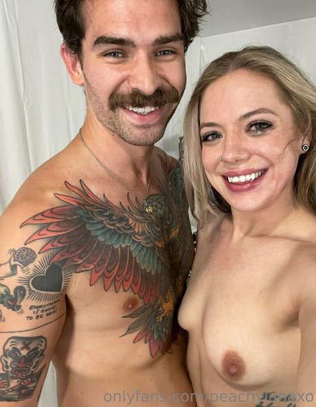 peachylanaxo model nude image