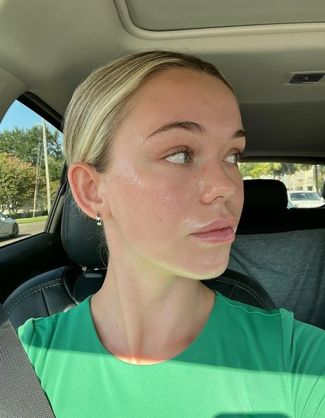 movewithmeredith star adult pic