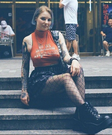 Weronika Truszczynska star high quality image