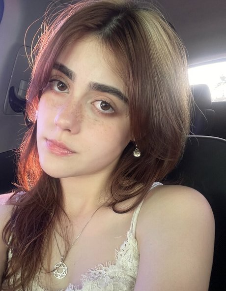 Isabella Angelina star high quality photos