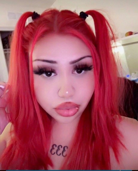 nellietheplug nice model photo