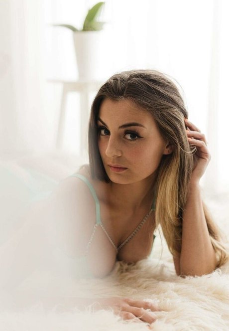 Ariia21 xxx actress photos