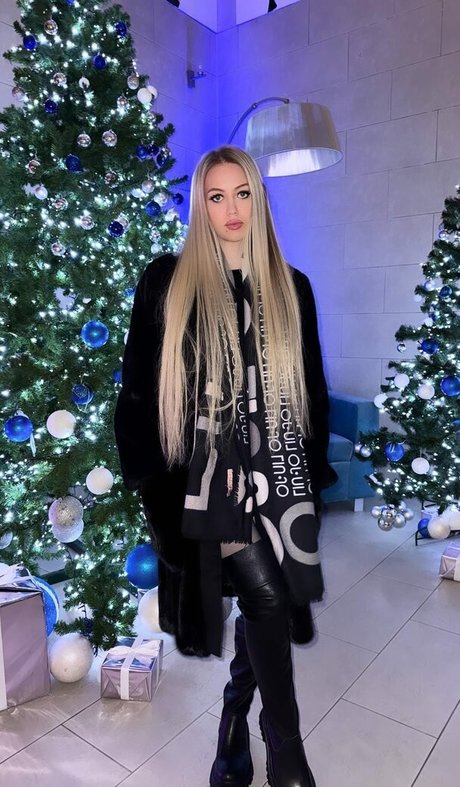 Eva april11 art star galleries