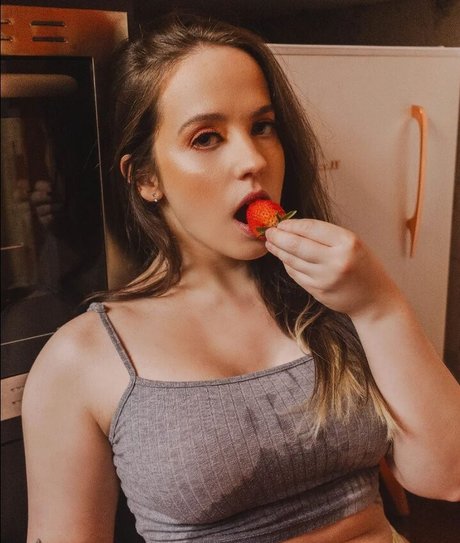 Nay Rodrigues sexy actress galleries