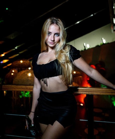 Julie Remoissenet model nudes images