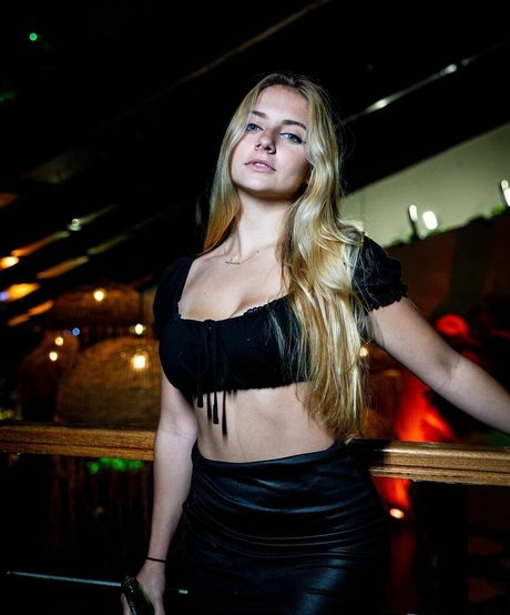 Julie Remoissenet star top galleries