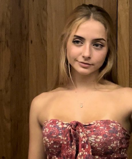 Julie Remoissenet star perfect galleries