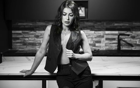 Sheila Grembiule model nudes img