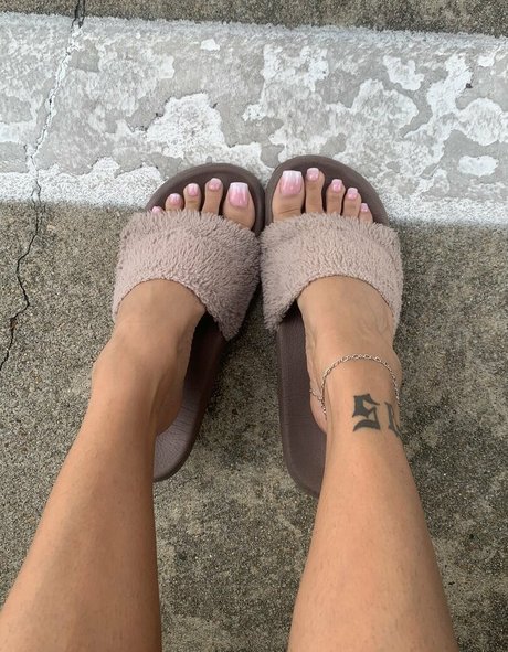 Omgitsbratch nude model pics