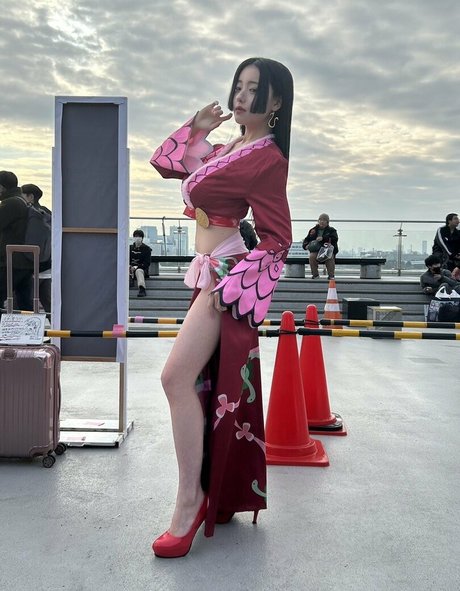 _xxkhyn nude star archive