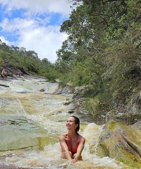 Laryssa Ayres model high quality image