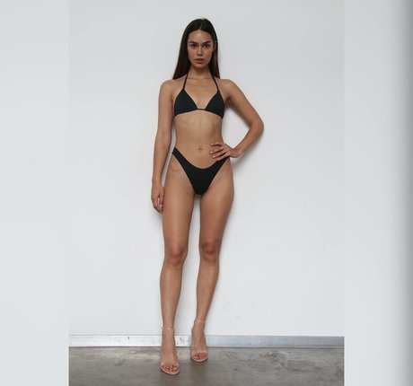 Narine Kagramanyan exclusive model image