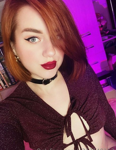 sarah holland pretty actress image