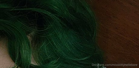 misskittyhellebore hot actress photo