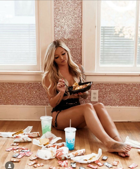 Blondebombshell383 sex model pics