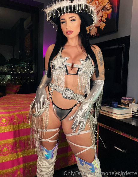 moneybirdette model hot pics