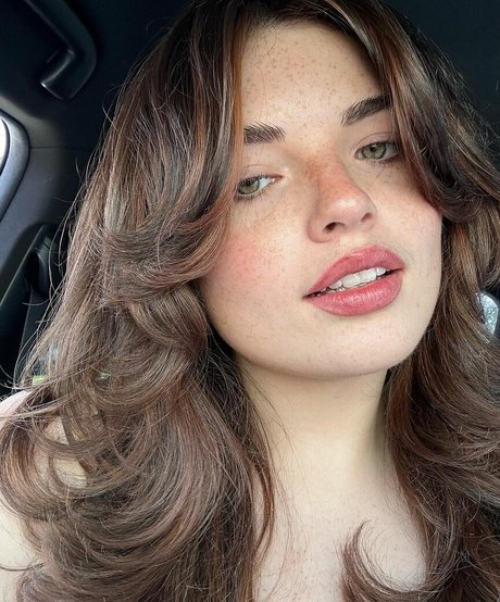 Alondra Larson nude model img