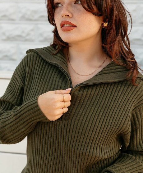 Alondra Larson sexy model gallery