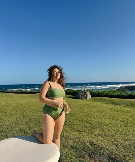 Alondra Larson top actress picture